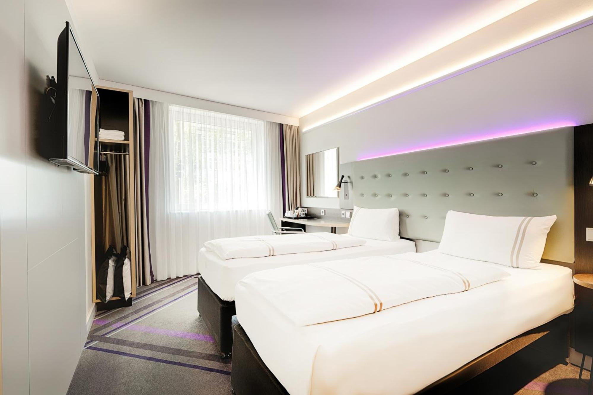 Premier Inn Berlin City Centre Exterior photo