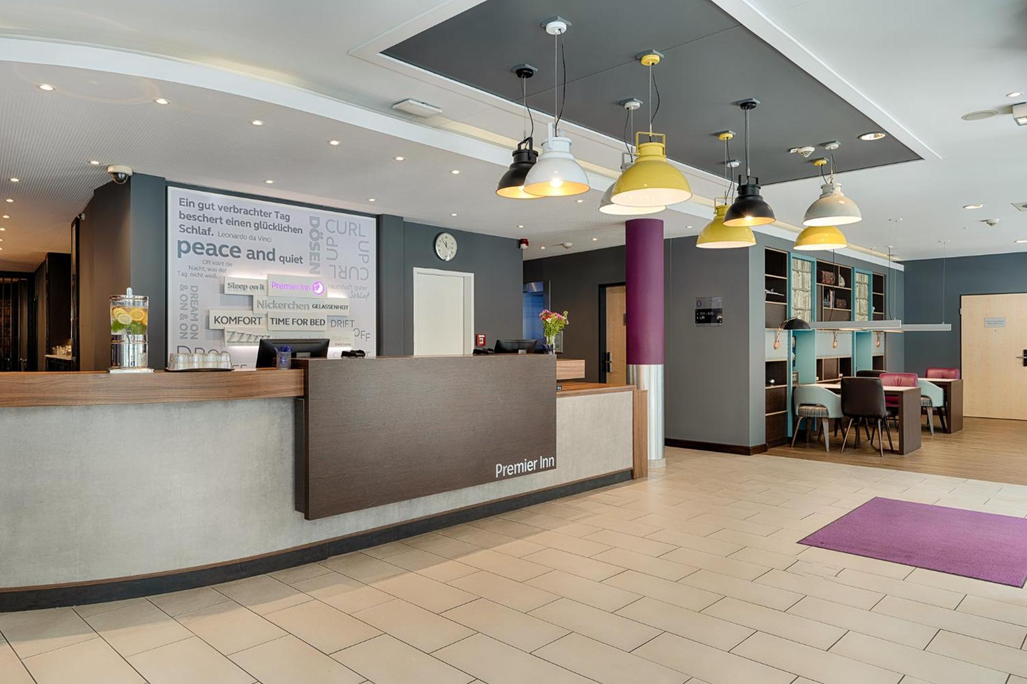 Premier Inn Berlin City Centre Exterior photo